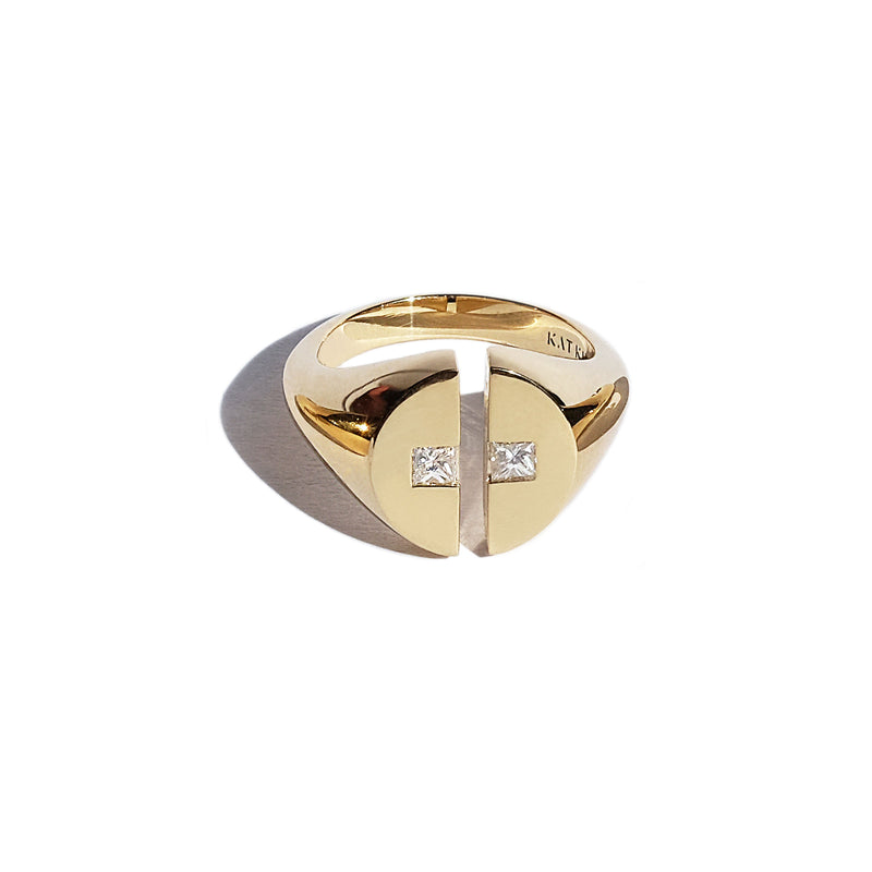Cove Signet Ring - Yellow Gold