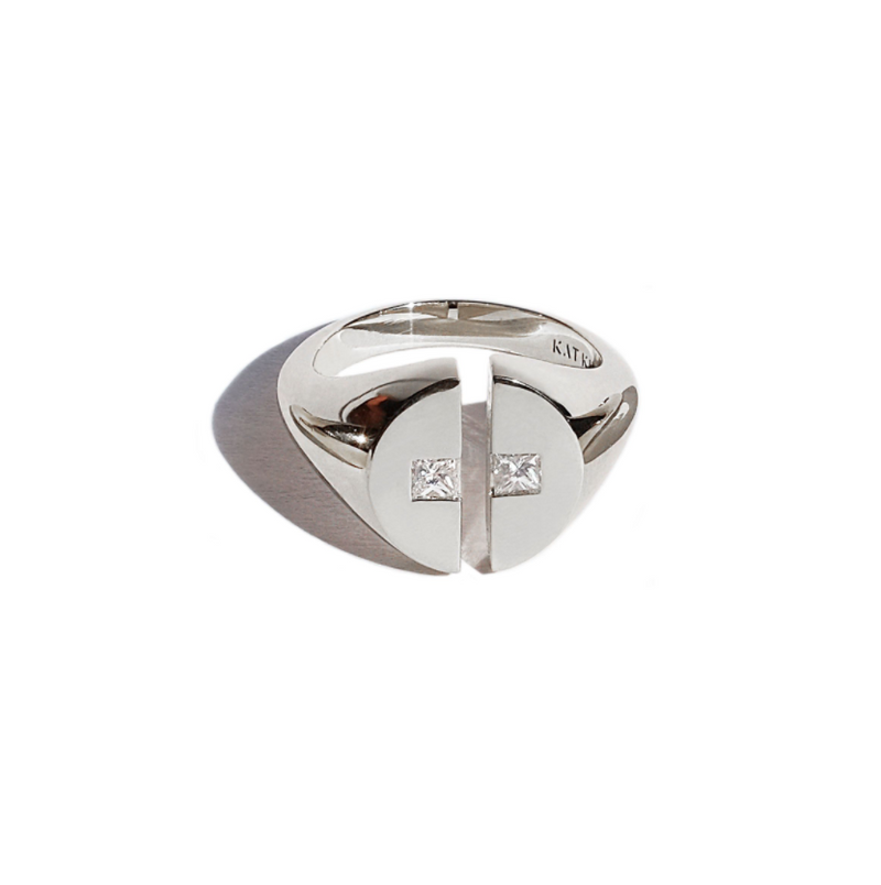 Cove Signet Ring - White Gold